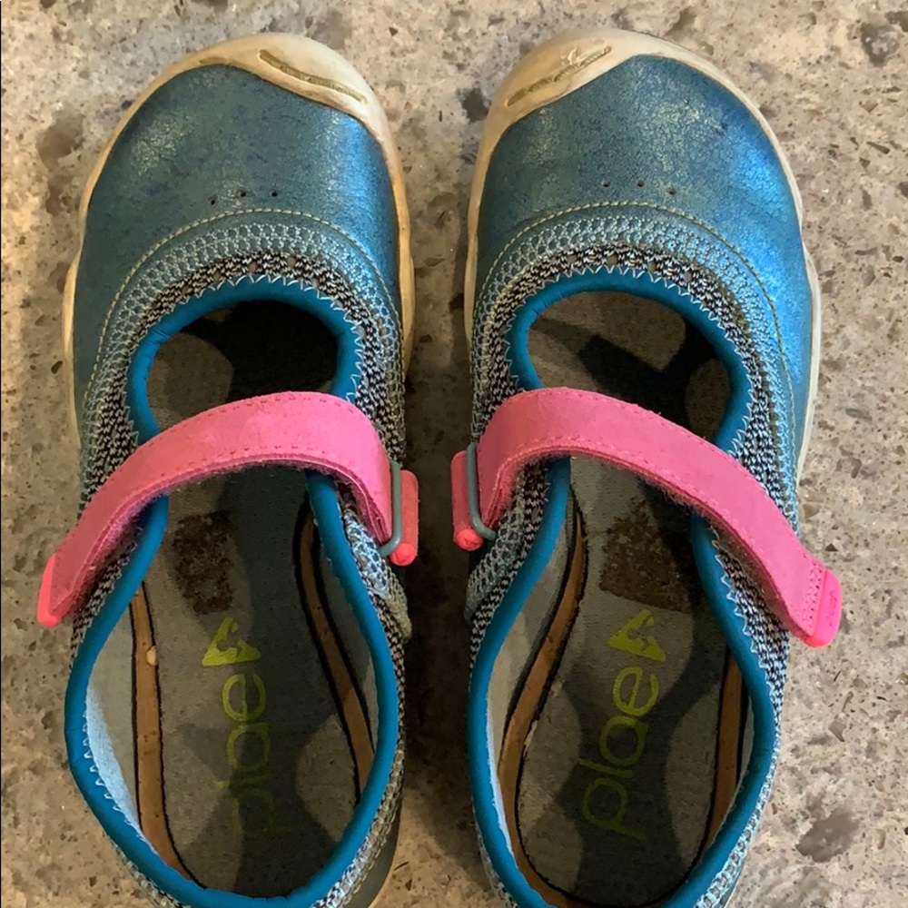 Plae shoes